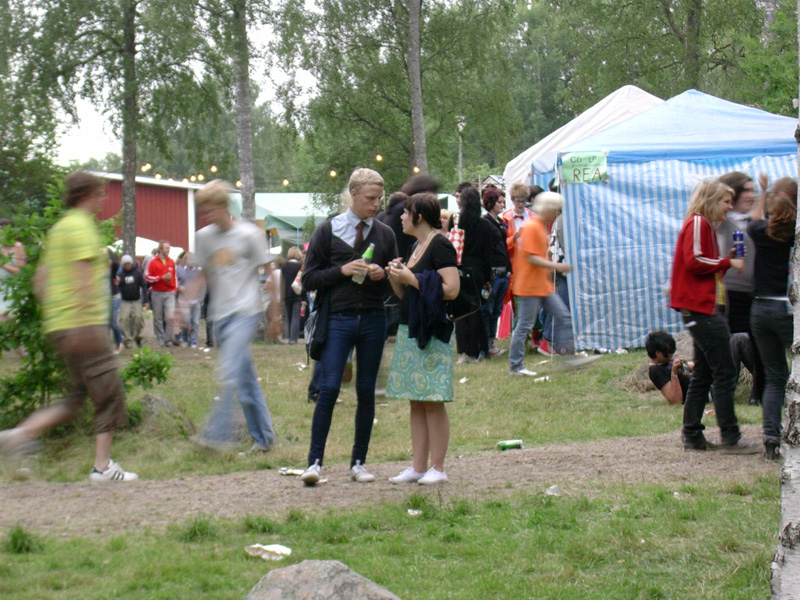 031_elegance_in_the_crowd