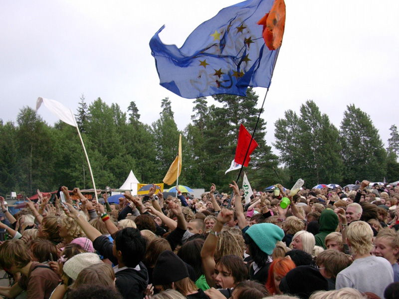 091_crowd_dancing_with_Slagsmålsklubben